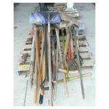 PALLET WITH LONG HANDLE TOOLS (PALLET NOT PALLET WITH LONG HANDLE TOOLS (PALLET NOT
