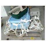 PALLET WITH BABY BLUE DOG KENNEL, PET TAXI, PALLET WITH BABY BLUE DOG KENNEL, PET TAXI,