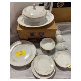 28 PIECE GOLDEN HARVEST JAPAN CHINA SET
