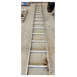 14-RUNG EXTENSION LADDER