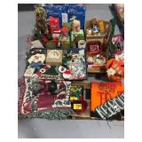 PALLET W/ HOLIDAY Dï¿½COR - CHRISTMAS, HALLOWEEN,