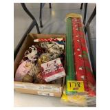GROUP OF CHRISTMAS Dï¿½COR