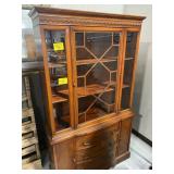 6FT TALL 1-PIECE CHINA CABINET