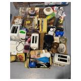 PALLET W/ TOASTERS, SOMERSIZE, KITCHENWARE OF ALL