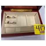 (3) 18KGE MARKED RINGS, COSTUME JEWLERY BLACK