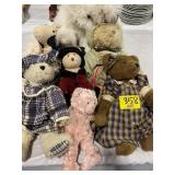 GROUP OF PLUSH ANIMALS