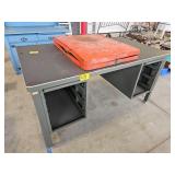 DESK WITH NO DRAWERS, METAL FOLDING TABLE