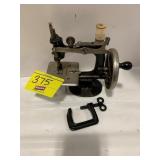 ANTIQUE SINGER CHILDS SEWING MACHINE