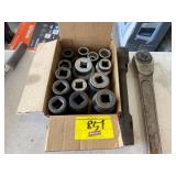 BOX OF LARGE SOCKETS, HUGE RATCHET, DOUBLE END