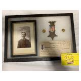 1912 OLD GUARD POST MEDALLION W/ ANTIQUE PHOTO