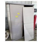 PLASTIC GARDEN SHELVING UNIT BY RUBBERMAID