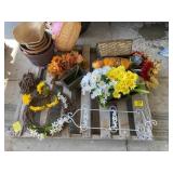 GROUP OF GARDEN Dï¿½COR, FLORALS