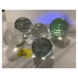 GROUP OF ART GLASS CRYSTAL PAPERWEIGHT SPHERES