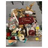 PALLET OF CHRISTMAS Dï¿½COR OF ALL KINDS