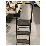 3-STEP LADDER - STEEL