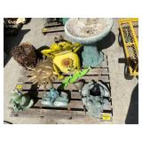 PALLET FULL OF GARDEN Dï¿½COR OF ALL KINDS