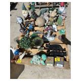 PALLET OF GARDEN Dï¿½COR OF ALL KINDS