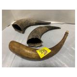 ANTIQUE POWDER HORN, PAIR OF HORNS