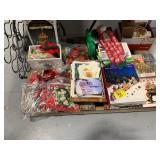 PALLET OF CHRISTMAS Dï¿½COR OF ALL KINDS