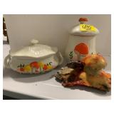 CERAMIC MUSHROOM CANISTER & TOUREEM, MUSHROOM