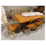WOODEN DINING ROOM TABLE, LEAF, 6 WOODEN CHAIRS