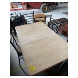 KITCHEN TABLE W/ 4 MATCHING METAL CHAIRS