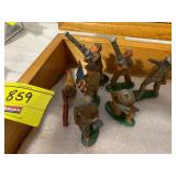 GROUP OF ANTIQUE LEAD SOLDIERS