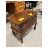 WOODEN DESK, LEAF THEMED Dï¿½COR PIECE