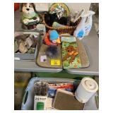 GROUP OF DOG & CAT CARE SUPPLIES OF ALL KINDS