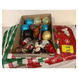 GROUP OF CHRISTMAS DECOR
