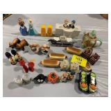 GROUP OF NOVELTY S&P SHAKERS