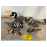 4 WOODEN DUCKS, 3 MINI RESIN DUCKS