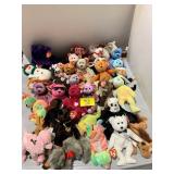 LARGE GROUP OF TY BEANIE BABIES