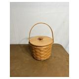 Round Lonaberger basket with handle and lid
