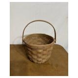 Small round Lonaberger basket with handle
