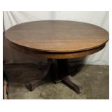 Wooden pedestal table with 5 leaves