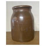 Brown 2 gallon crock with lid.