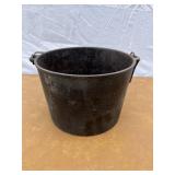 Cast iron pot