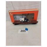 LIONEL FLATCAR WITH 1936 MILK TRUCK, #6-17529