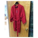 Victoria Secrets Womenï¿½s XXS Red Silky Robe NWT