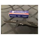 Smith & Wesson Extreme Ops Pocket Knife with Box