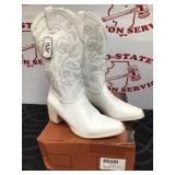 IUV Womenï¿½s 8.5 White Cowboy Boots New in Box