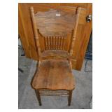 (4) MATCHING OAK KITCHEN CHAIRS