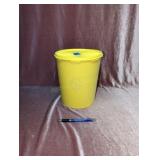 Tupperware Canister w/ Sea Shells