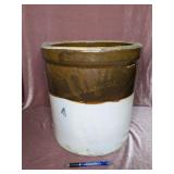 No. 4 Brown & White Crock