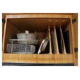 BAKING ITEMS: COOLING RACKS, MIXING BOWL, PIE