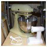 KITCHENAIDE STAND MIXER WITH ATTACHEMENTS