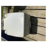 Portable flushing toilet