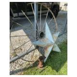 2 wheels, star, & pump.