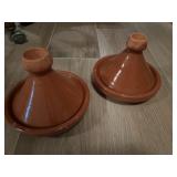 2 clay tagines